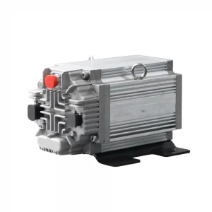 Permanent magnet synchronous dual-source steering motor